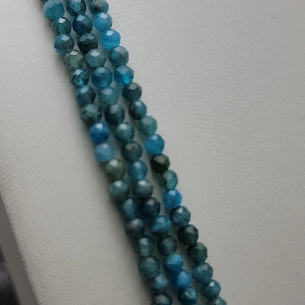 Beautiful 155 Cts genuine natural 3mm faceted blue Apatite chip beads rich shade